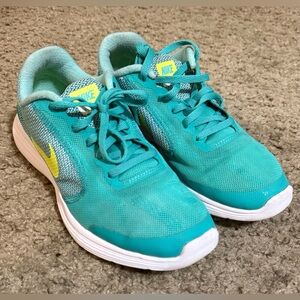 Nike Revolution 3 GS Teal Volt Running Shoes Size 7Y (Fits Women 8.5–9) Used